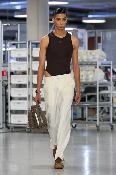 Look 49
